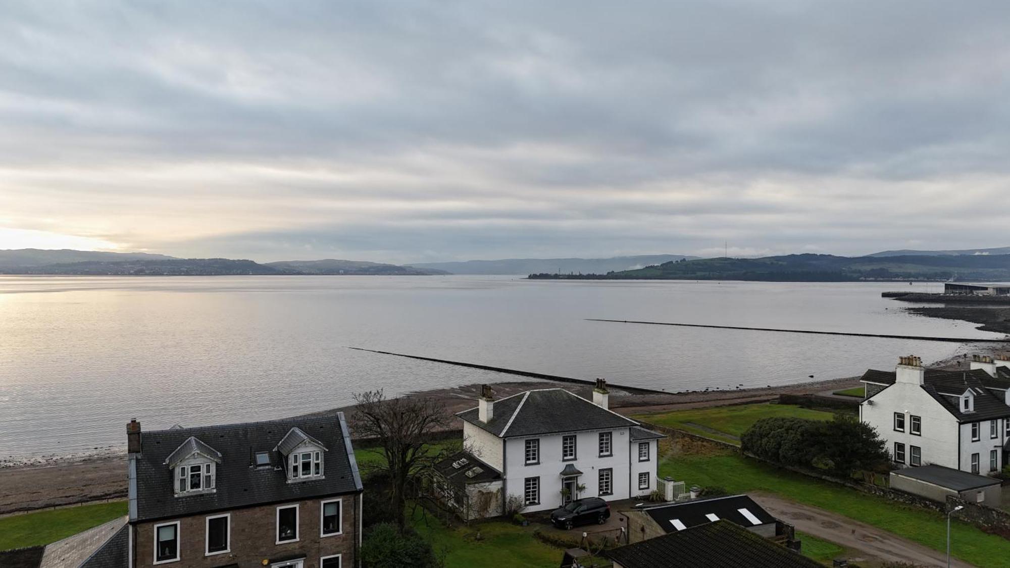 175 On Clyde - Spacious & Cosy Cedar Wood Bungalow Helensburgh Exterior photo